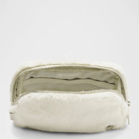 NWT Lululemon Everywhere Plush Fleece White Belt Bag 1L - Picture 5 of 7